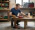Persona usando las 3 herramientas imprescindibles